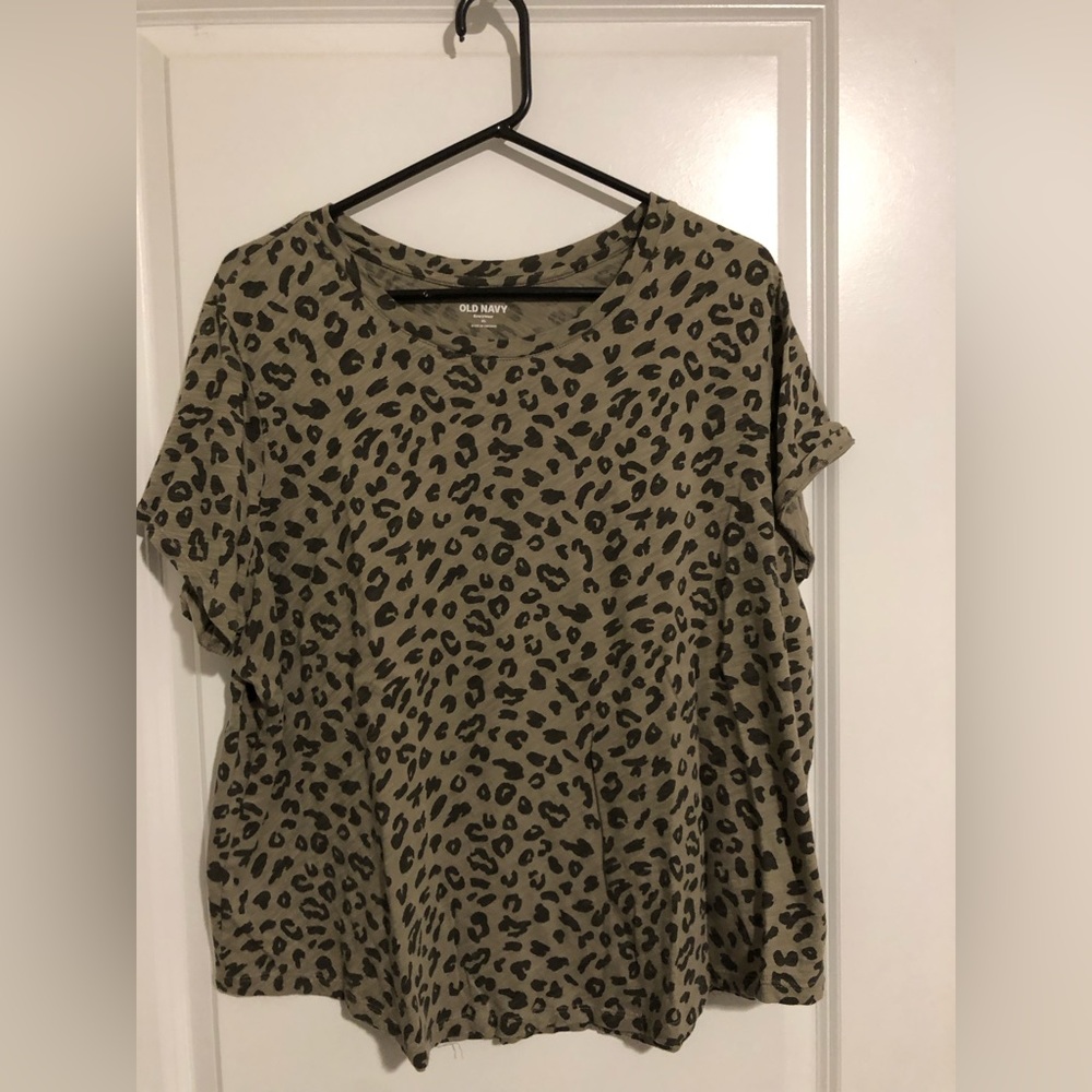 Old Navy Cotton Leopard T-Shirt. Size XL.